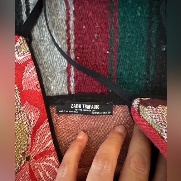 Zara bra/crop top, red with gold thread, pretty pattern, size M - Picture 2 of 3